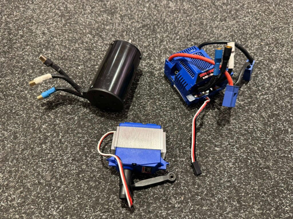 traxxas 1275kv 1/5 motor + traxxas 8s regelaar + trx2085 servo