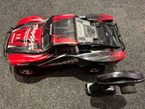 traxxas slash 2wd xl5 brushles short course truck met zender in een nettte staat!