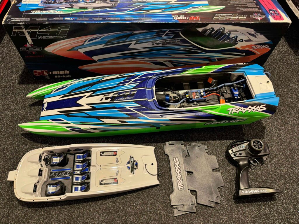 traxxas dcb m41 widebody brusless boat rtr tsm 2.4ghz greenx v2 gebruikt maar in orde!