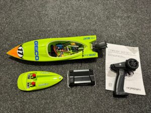 proboat miss geico 17" power boat racer self righting deep v als nieuw!