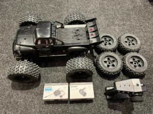 arrma 1/8 notorious 6s blx v5 4wd stunt truck spektrum firma rtr + hobbywing max8 g2 en 2250kv motor + 2e set banden + extreem veel tuning onderdelen!