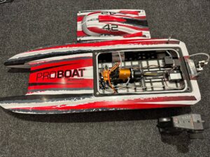 proboat blackjack 42 8s catamaran brushless rtr wit/rood (gebruikt)!