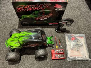 traxxas skully 2wd elektro monster truck + traxxas vxl 3s motor en regelaar + traxxas coolingfan + 2x team corally 6000mah lipo batterijen + wheelybar echt als nieuw!