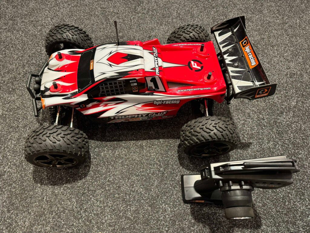 hpi trophy truggy 1/8 flux brushless 4wd rtr 2.4ghz in een nette staat!