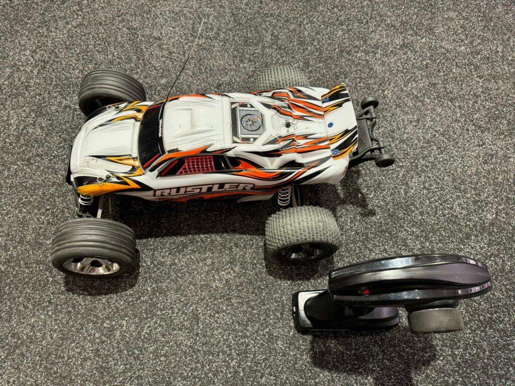 traxxas rustler 2wd brushed elektro truggy rtr (gebruikt)!