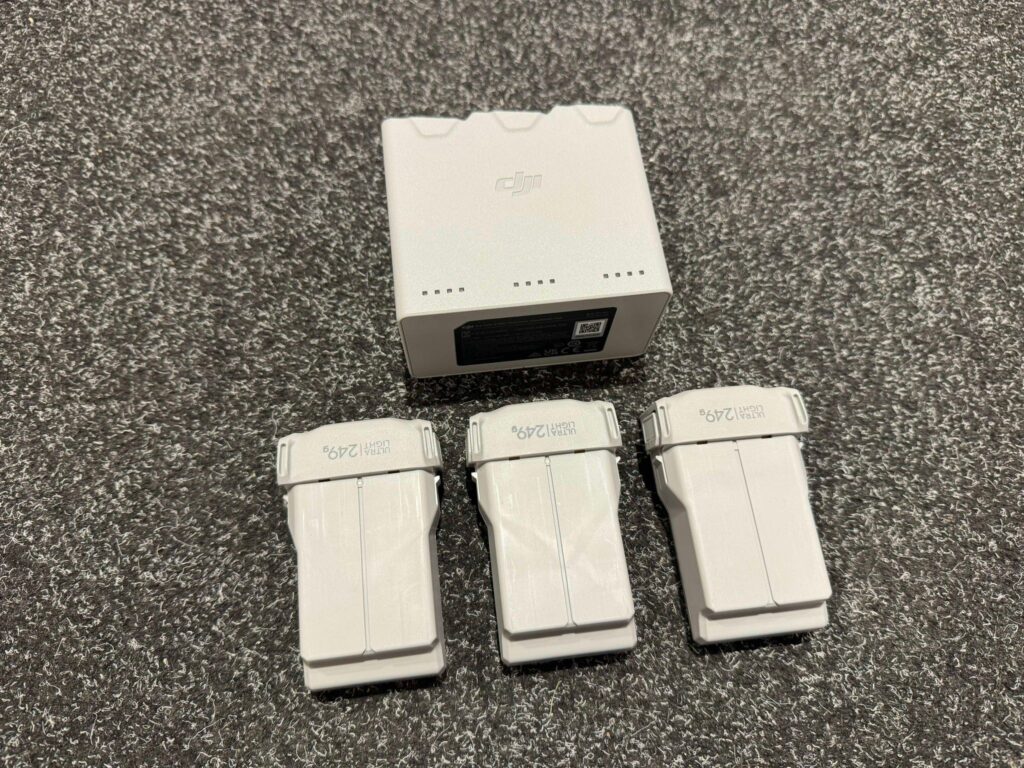 3x dji mini 3 pro / mini 3 batterijen met dji docking in een top staat!