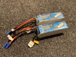 2x gens ace 6000mah 22.2v 45c 90c 6s1p lipo batterij met ec5 stekker in een prima staat!