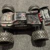 arrma kraton 1/8 exb monster truck + castle creations x8s esc + 1717 1650kv motor + savox 2290mg servo + gpm aluminium stuurblokken en achterblokken + proline badlands + gpm aluminium diff huis achter (echt als nieuw)!