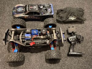 traxxas maxx 4s v1 monster truck rtr + gpm tuning onderdelen + dusty cover + traxxas bluetooth module