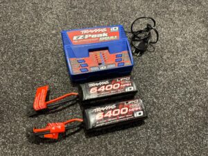 2x traxxas power cell lipo 6400mah 11.1v 3s 25c trx2857x + traxxas ez peak dual lader (gebruikt maar in orde)!