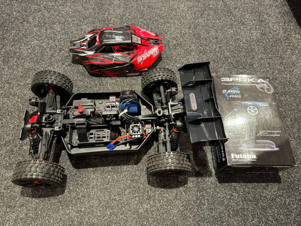 team corally asuga xlr 6s brushless buggy rtr rood met hobbywing max8 en 2200kv motor in een nette staat!