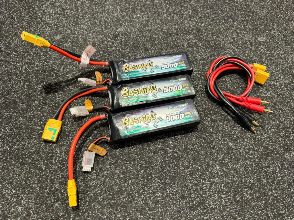 3x gens ace bashing series 5000mah 11.1v 3s1p 60c lipo batterij met xt90 stekker + 2x xt90 laadkabel