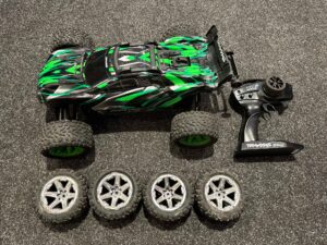 traxxas rustler 4x4 vxl brushless electro truggy tsm rtr 2.4 ghz met 2e set banden + luxe aluminium schokdempers