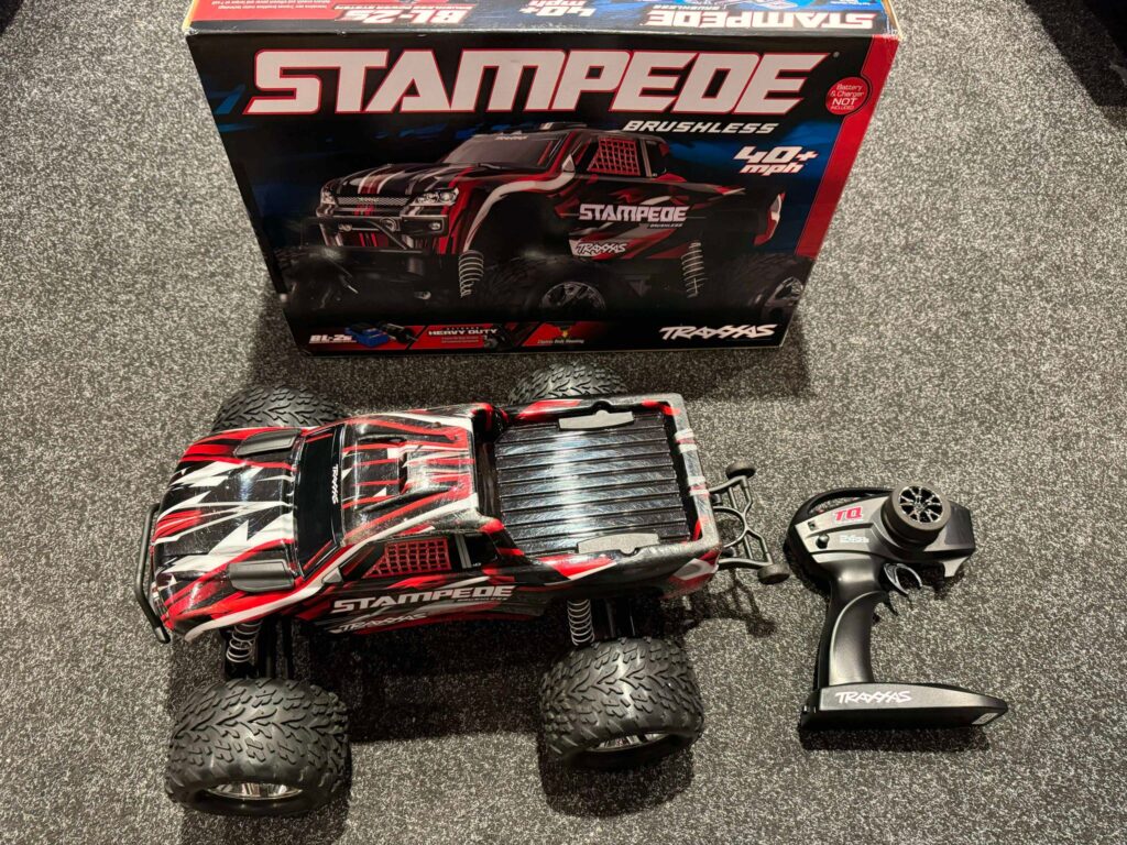 traxxas stampede 2wd bl 2s hd brushless electro monster truck rtr rood in een top staat met 1 jaar garantie!