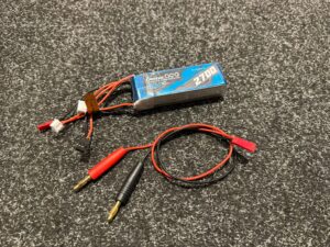 gens ace 2700mah 11.1v tx 3s1p lipo batterij voor zenders met futaba/jst xhr/jst syp stekker + bec laadkabel (gebruikt maar in orde)!