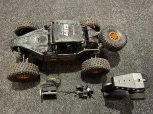 losi 1/10 lasernut u4 4wd brushless rtr with smart esc black (heeft wat werk nodig / geen garantie)!