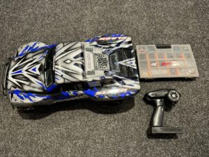 traxxas slash 4x4 brushless short course truck rtr met 120a regelaar en traxxas aluminium stuurblokken / casterblokken/ achterblokken in een nette staat!