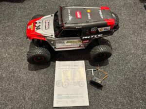 yikong 1/7 tb7 trailbreaker in een nette staat (chassis) met spektrum servo!