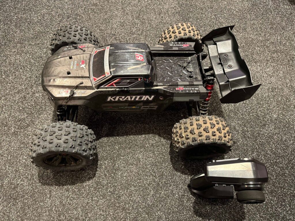 arrma 1/8 kraton 6s blx v5 4wd speed monster truck spektrum firma rtr met een zwarte body (gebruikt maar in orde)!