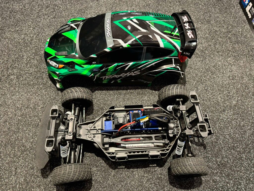 traxxas ford fiesta st rally vxl groen met coolingfan in een nette staat (zonder zender en ontvanger)