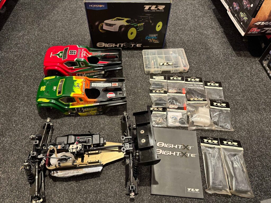 team losi racing 1/8 8ight xt/xte 4wd nitro/electric truggy race kit met 2e body en losse onderdelen!