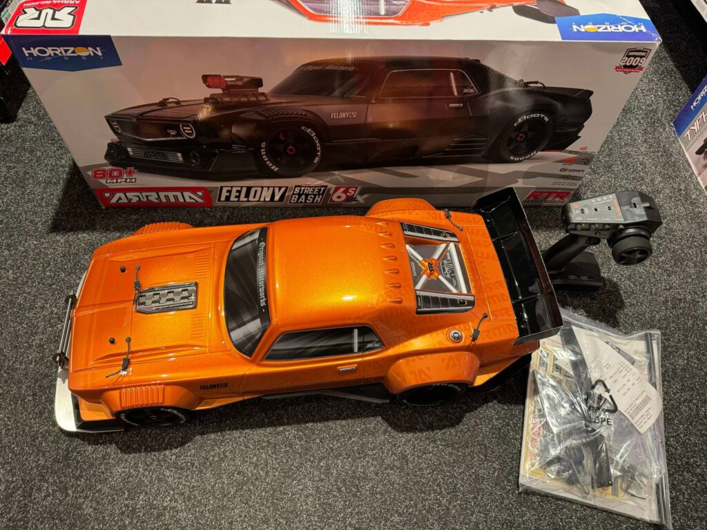 arrma felony 6s blx 1/7 brushless street basher muscle car 4wd rtr oranje met aluminium skids echt als nieuw!