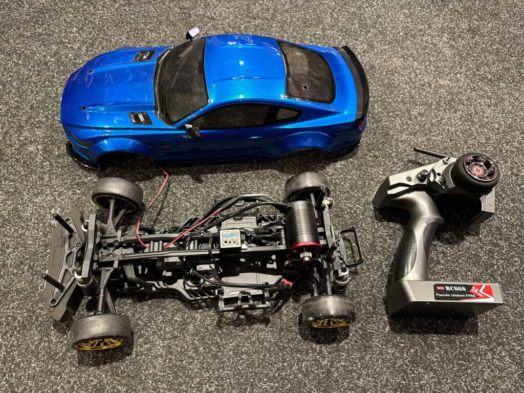 mst onroad brushless wedstrijd rc auto met 2.4ghz zender in een nette staat!