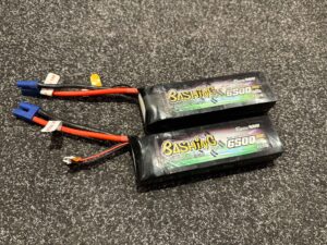 2x gens ace bashing series 6500mah 11.1v 3s1p 60c 120c lipo batterij met xt90 stekker (gebruikt maar de spanning is in orde)!