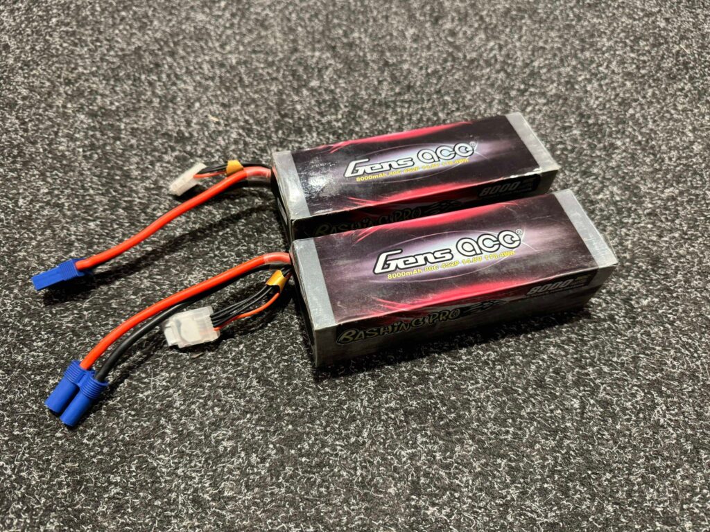 2x gens ace 8000mah 4s 80c batterijen in een nette staat met ec 5 stekker!