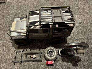 traxxas trx 4 defender met hobbywing regelaar en winch in de kleur grijs!