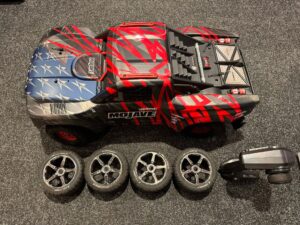 arrma 1/7 mojave 6s blx v2 brushless 4wd desert truck rtr rood/zwart (regelaar niet in orde)!