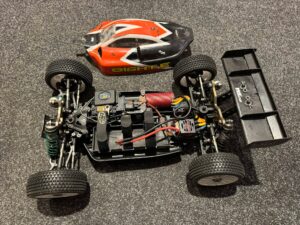 team losi 8ight e wedstrijd buggy compleet met savox servo en motor en regelaar (leuk voor de hobbyist / geen garantie)!