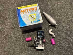 nitro 1/10 motor met toebehoren in een nette staat!