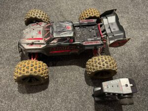 arrma 1/8 kraton 6s blx 4x4 extreme bash speed monster truck rtr zwart met rpm armen (gebruikt maar in orde)!