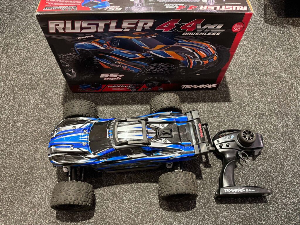 traxxas rustler 4x4 vxl hd truggy truck rtr tsm 2.4ghz blauw (versie 2024) in een nette staat!