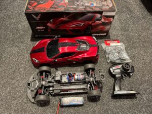 traxxas chevrolet stingray 1/10 scale awd supercar 4tec 3.0 rood + traxxas 5800mah 2s lipo batterij + trx8375 in een top staat!