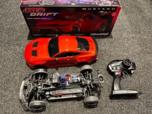 traxxas 4 tec 2024 ford mustang drift car rtr copper / oranje echt als nieuw!