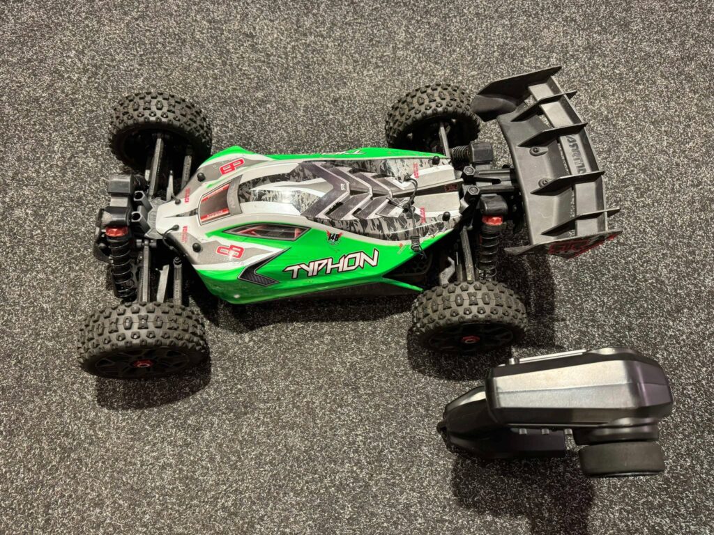 arrma typhon 4x4 brushless (hobbywing motor en regelaar) buggy rtr in de kleur groen!