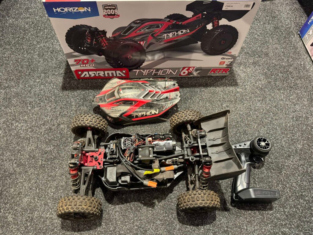 arrma 1/8 typhon 6s blx v4 4wd buggy rtr + aluminium bulkhead achter + dubbele coolingfan + schoepenbanden (gebruikt in een nette staat)!