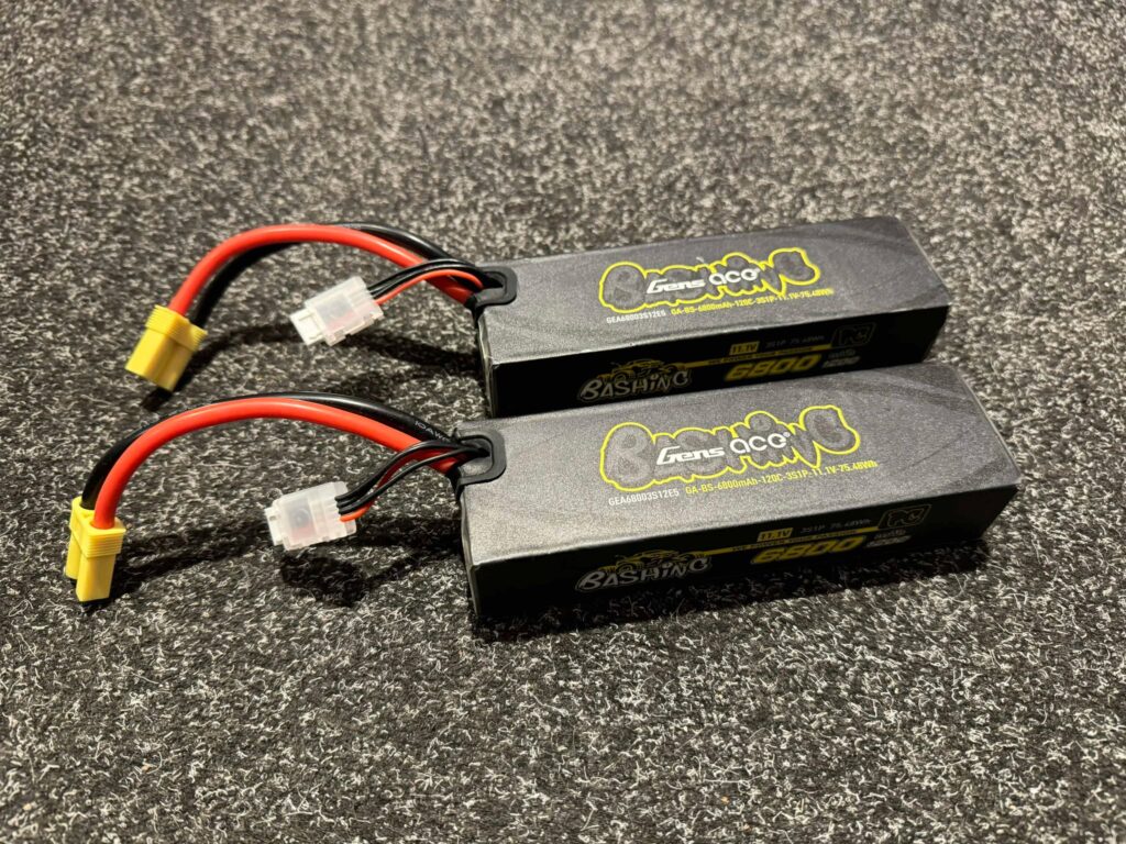 2x gens ace bashing series 6800mah 11.1v 120c 3s1p lipo batterij ec5 stekker in een top staat als nieuw!