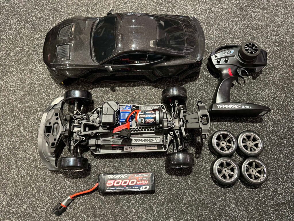 traxxas 4 tec 2024 ford mustang drift car rtr zwart + extra set traxxas banden + traxxas 5000mah 2s lipo batterij (10 minuten jong)!