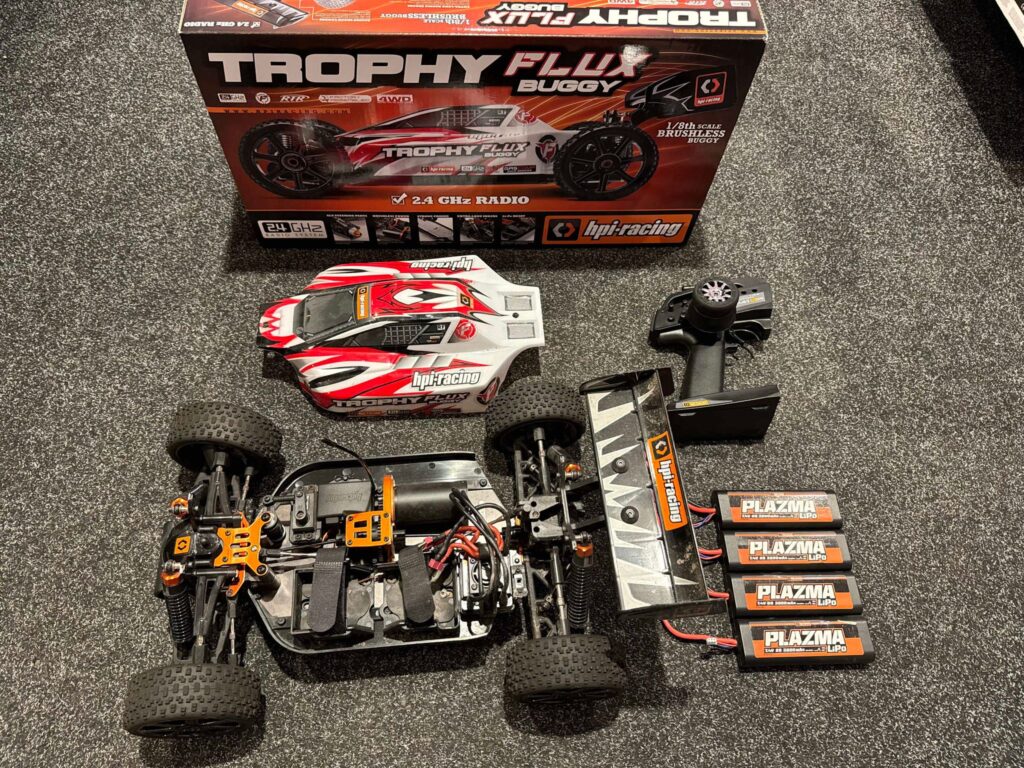 hpi trophy buggy 1/8 flux brushless 4wd rtr 2.4ghz + 4x hpi plazma 7.4v 3200mah lipo accu in een top staat!