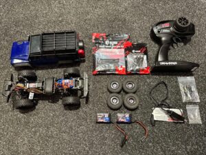 traxxas trx 4m 1/18 scale and trail crawler land rover 4wd electric truck + 2e traxxas lipo batterij + 2e set banden met aluminium velgen + aluminium dempers + meer tuning onderdelen!