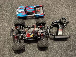 monster truck 4wd offroad brushless met zender in een nette staat!