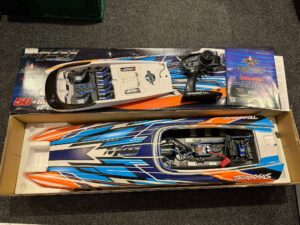 traxxas dcb m41 widebody brusless boat rtr tsm 2.4ghz met metalen prop en metalen motor in een top staat!