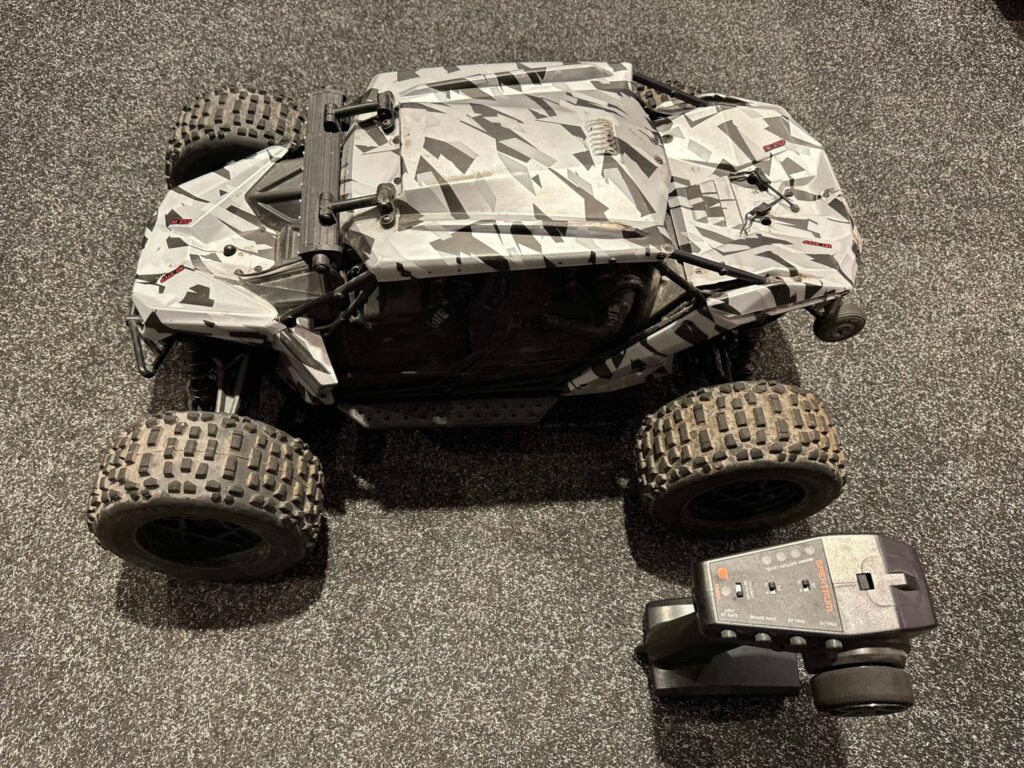 arrma 1/7 fireteam 6s 4wd blx speed assault vehicle rtr met hobbywing max6 en 1650kv motor en metalen tandwielen servo!