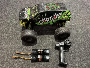 arrma 1/10 gorgon 4x2 mega 550 brushed monster truck rtr geel met 2x accu in een nette staat!