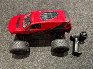 arrma 1/10 gorgon 4x2 mega 550 brushed monster truck rtr in een nette staat!