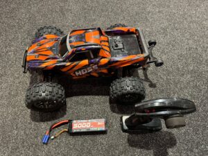 traxxas hoss 4×4 vxl 3s brushless monster truck tsm rtr + red power 5000mah 3s lipo batterij in de kleur oranje!