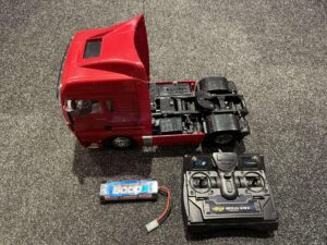 tamiya 1/14 rc truck compleet met carson reflex stick zender en 5000mah 7.2v batterij en led verlichting in een nette staat!